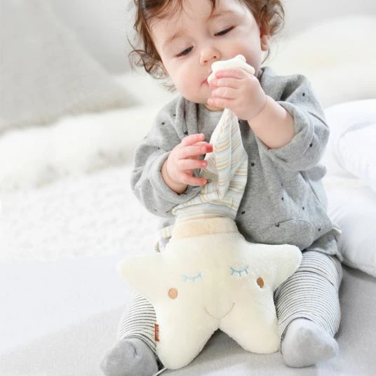 Baby Fehn Spieluhr Stern mit Mütze - Baby Love 4 Baby Fehn Spieluhr Stern mit Mütze - Baby Love – Bild 4