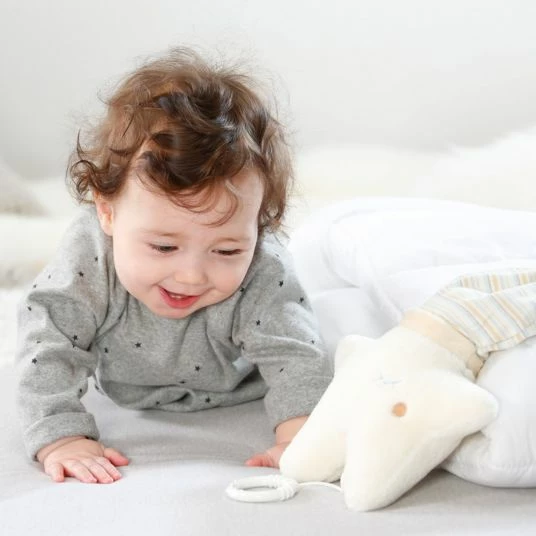 Baby Fehn Spieluhr Stern mit Mütze - Baby Love 5 Baby Fehn Spieluhr Stern mit Mütze - Baby Love – Bild 5