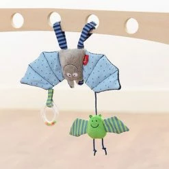 Sigikid Anhänger für Babyschale Fledermaus - Baby Bite Me 10 Sigikid Anhänger für Babyschale Fledermaus - Baby Bite Me -Günstiges Babyspielzeug Geschäft sigikid anhanger fur babyschale fledermaus baby bite me 41013 d4